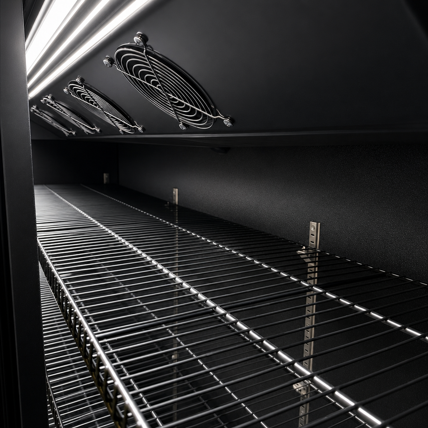 FREEZE. B-Ware Getränkekühlschrank NineThirty M mit Glastüren, 800 L Kapazität, Energieeffizienz C, abschließbar, mit Rollen