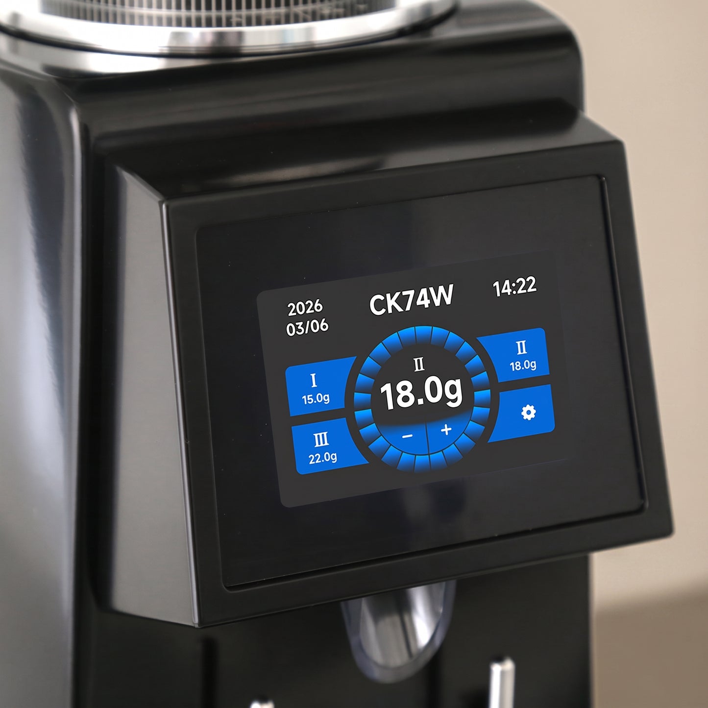 ROASTLY CK74W elektrische Espressomühle mit Touchscreen, grammgenauer Dosierung (3 Speicher), stufenlose Mahlgrad‑Skala 0–60, verstellbare Siebträgergabel, transparenter Bohnenbehälter, Schwarz