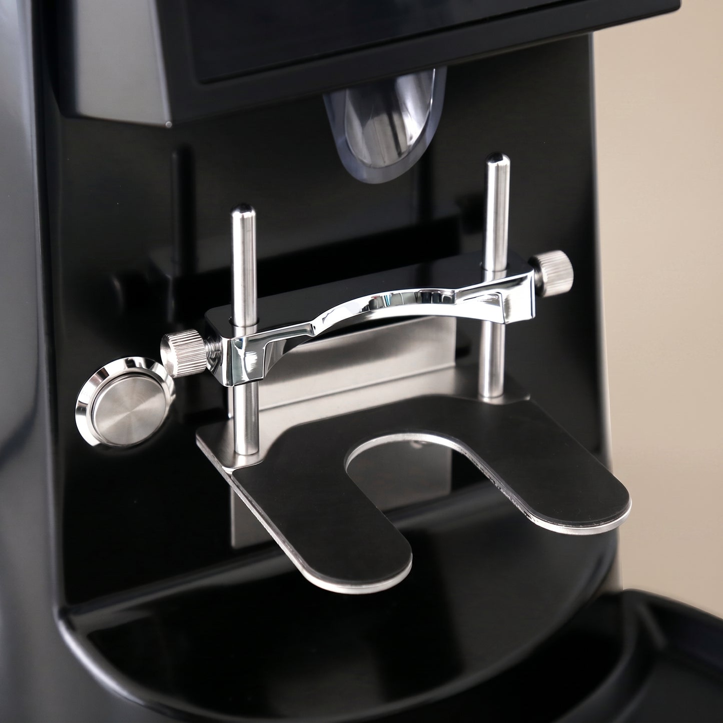ROASTLY CK74W elektrische Espressomühle mit Touchscreen, grammgenauer Dosierung (3 Speicher), stufenlose Mahlgrad‑Skala 0–60, verstellbare Siebträgergabel, transparenter Bohnenbehälter, Schwarz